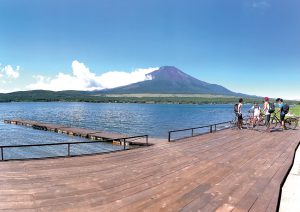 【山中湖と富士山】を望む絶景カフェの季節限定とろふわパンケーキ