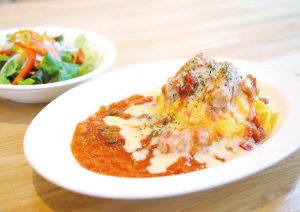 とろとろチーズのオムライスが人気！CAFE＆RESTAURANT BERG   【甲斐】